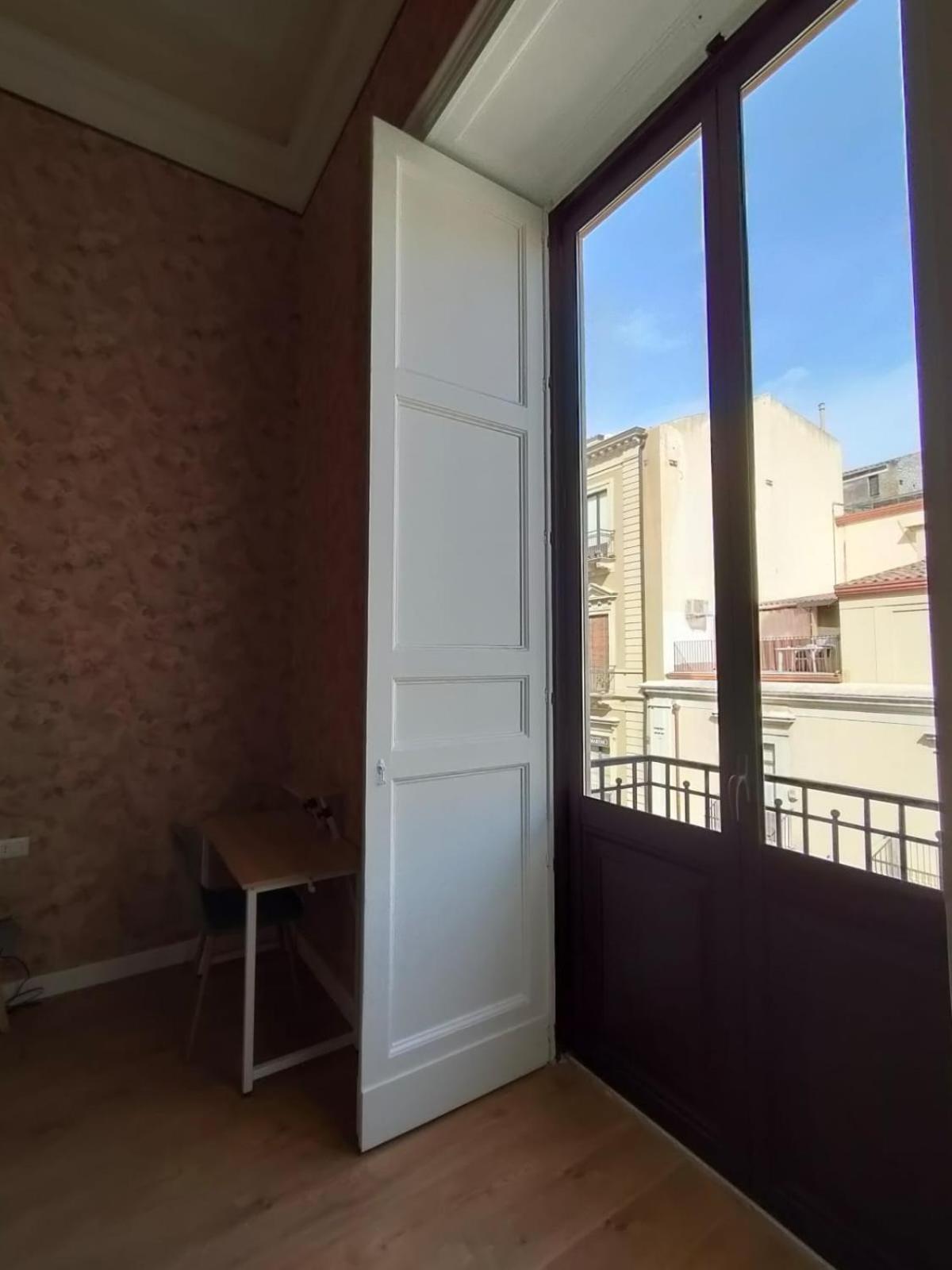 Hibiscus - Etnea Rooms Катания Экстерьер фото