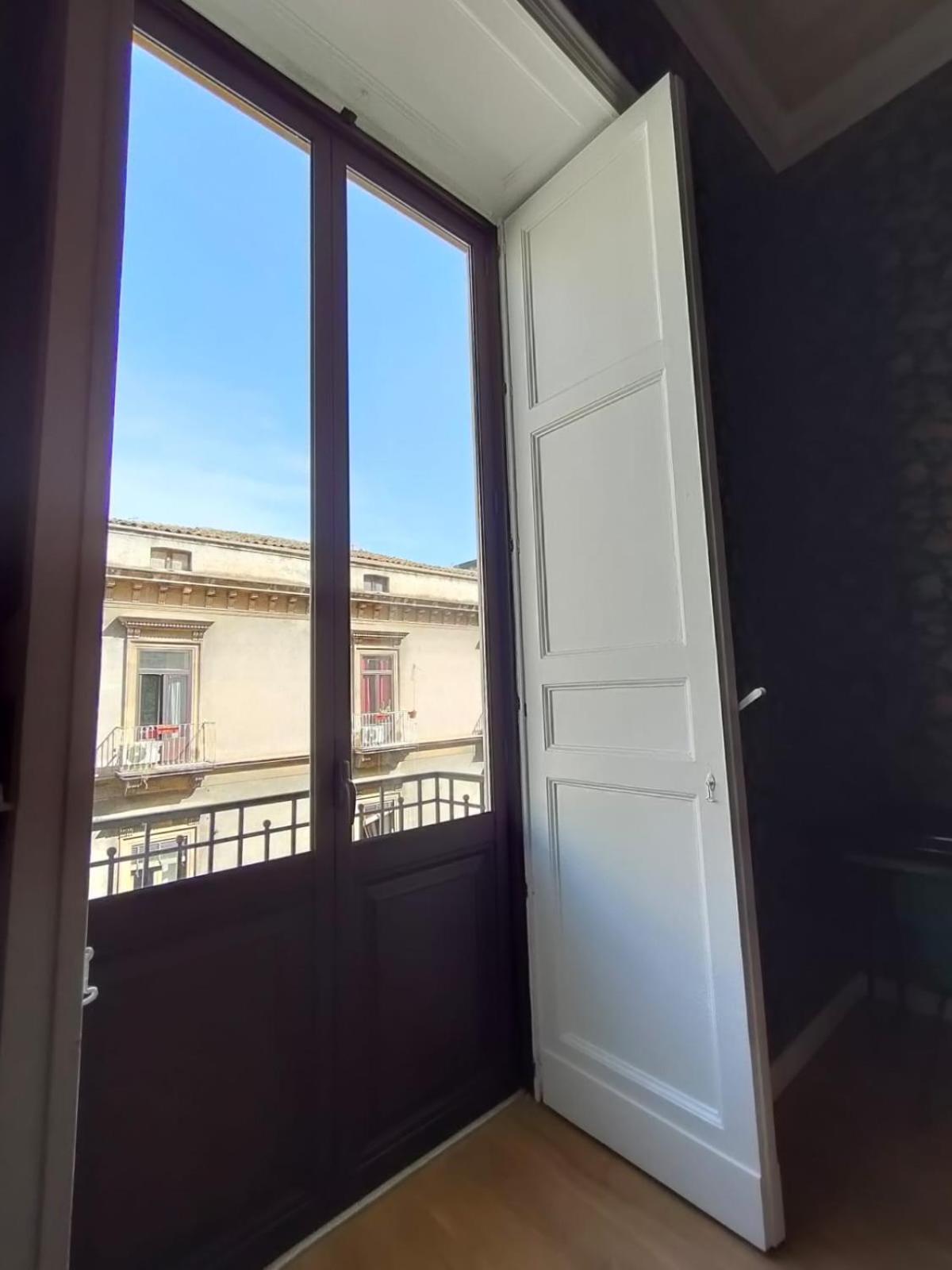 Hibiscus - Etnea Rooms Катания Экстерьер фото
