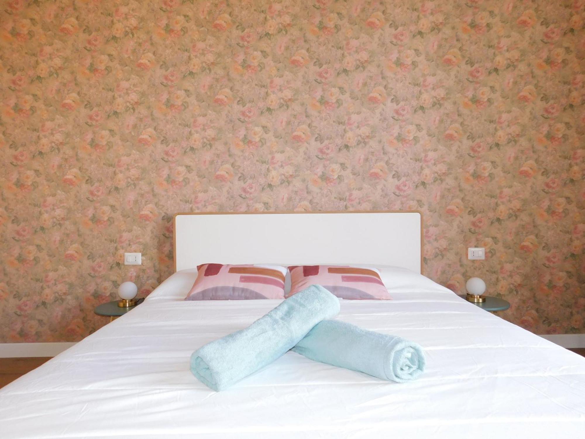 Hibiscus - Etnea Rooms Катания Экстерьер фото